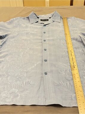 Milano Bay Men’s Light Blue Textured Button-Up Shirt